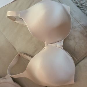 Sz 34DDD Bali Bra with built in nipple covers